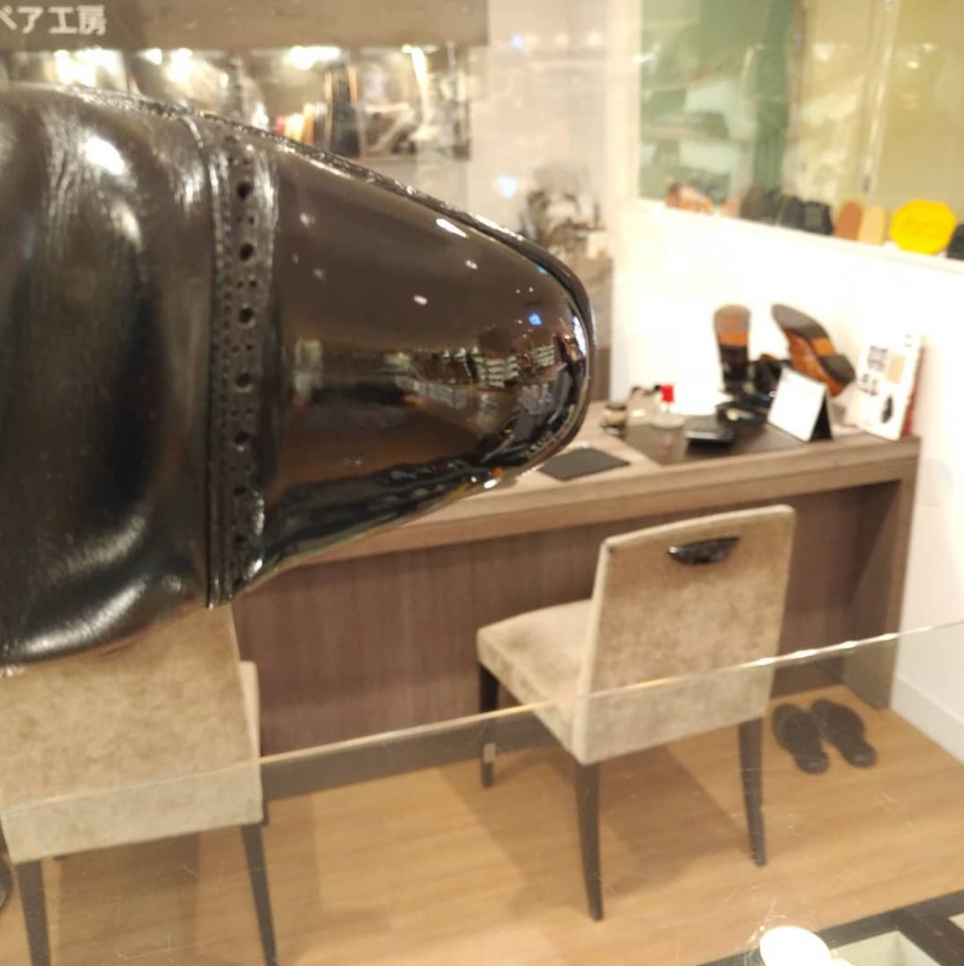 Wax Shoe Polish - Oil-Based Wax for True Mirror Gloss Without Cracks